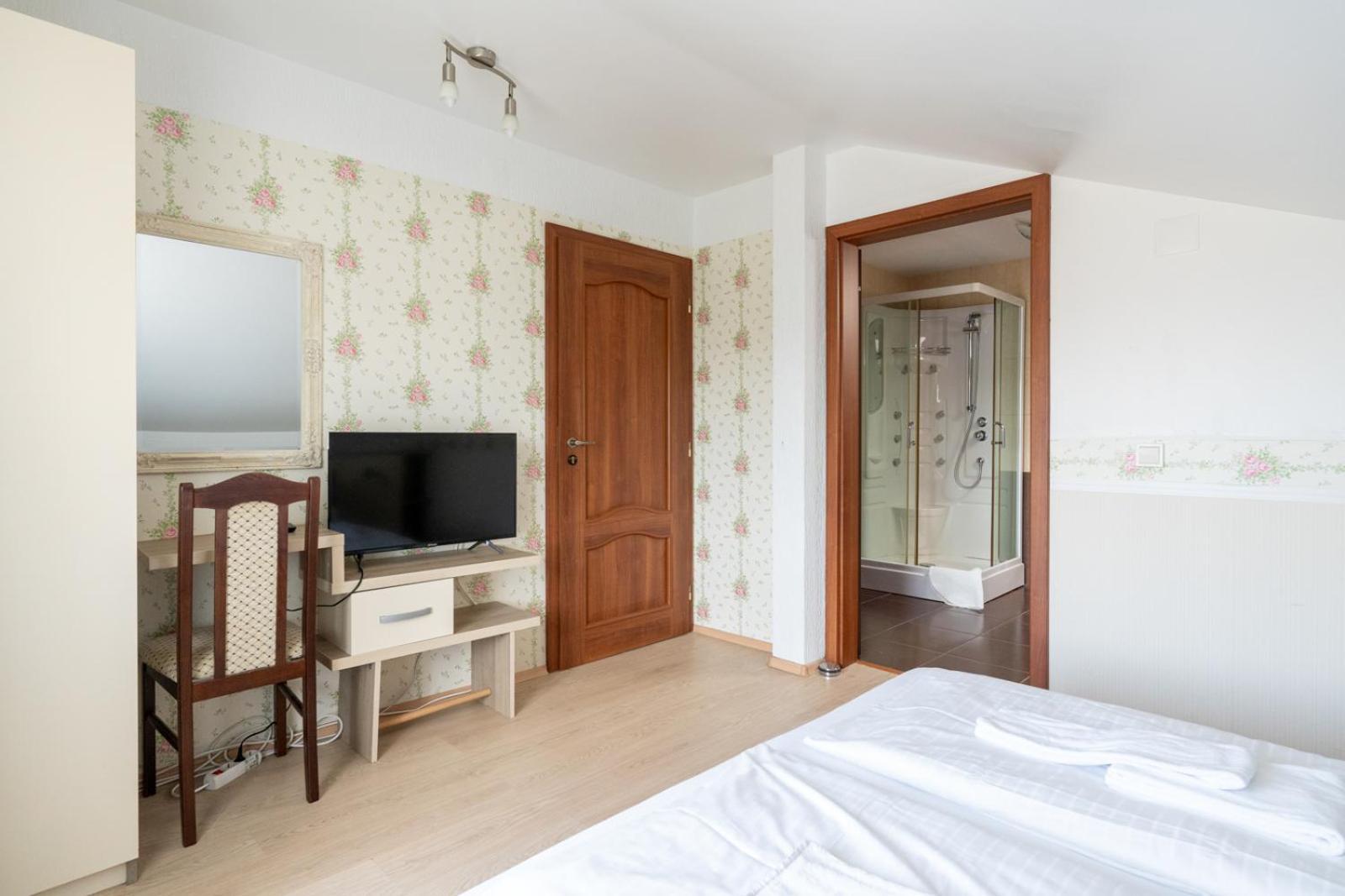 Farawayhomes Aparthotel Near Vienna Airport - Anytime Self Check-In Bruck an der Leitha Exterior photo
