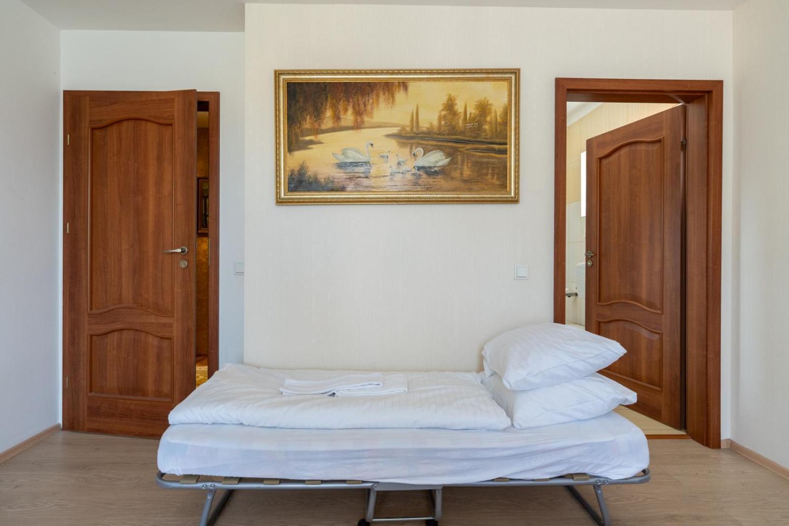 Farawayhomes Aparthotel Near Vienna Airport - Anytime Self Check-In Bruck an der Leitha Exterior photo
